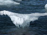 Fabelwesen aus Eis im Jökulsárlón See